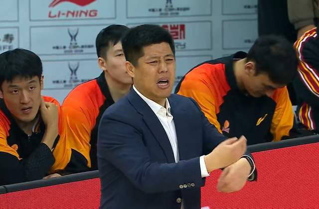 bet365平台-一个赛季被罚8次，总罚金高达27万元，最惨球队出炉，裁判却无恙